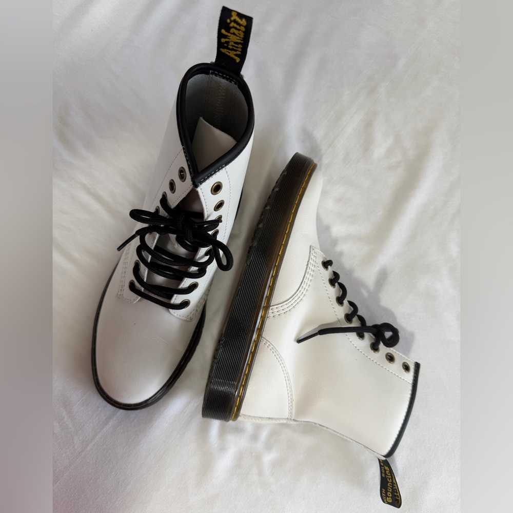 Dr. Martens White Boots Black Laces size 7 - Picture 12 of 15